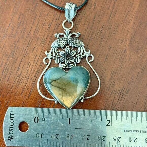 Stunning Heart Labradorite Pendant Statement Necklace Unique Peacock Framed - Picture 8 of 8